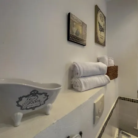 Le Petit Bijou 2pers Wifi Ac Apartment
